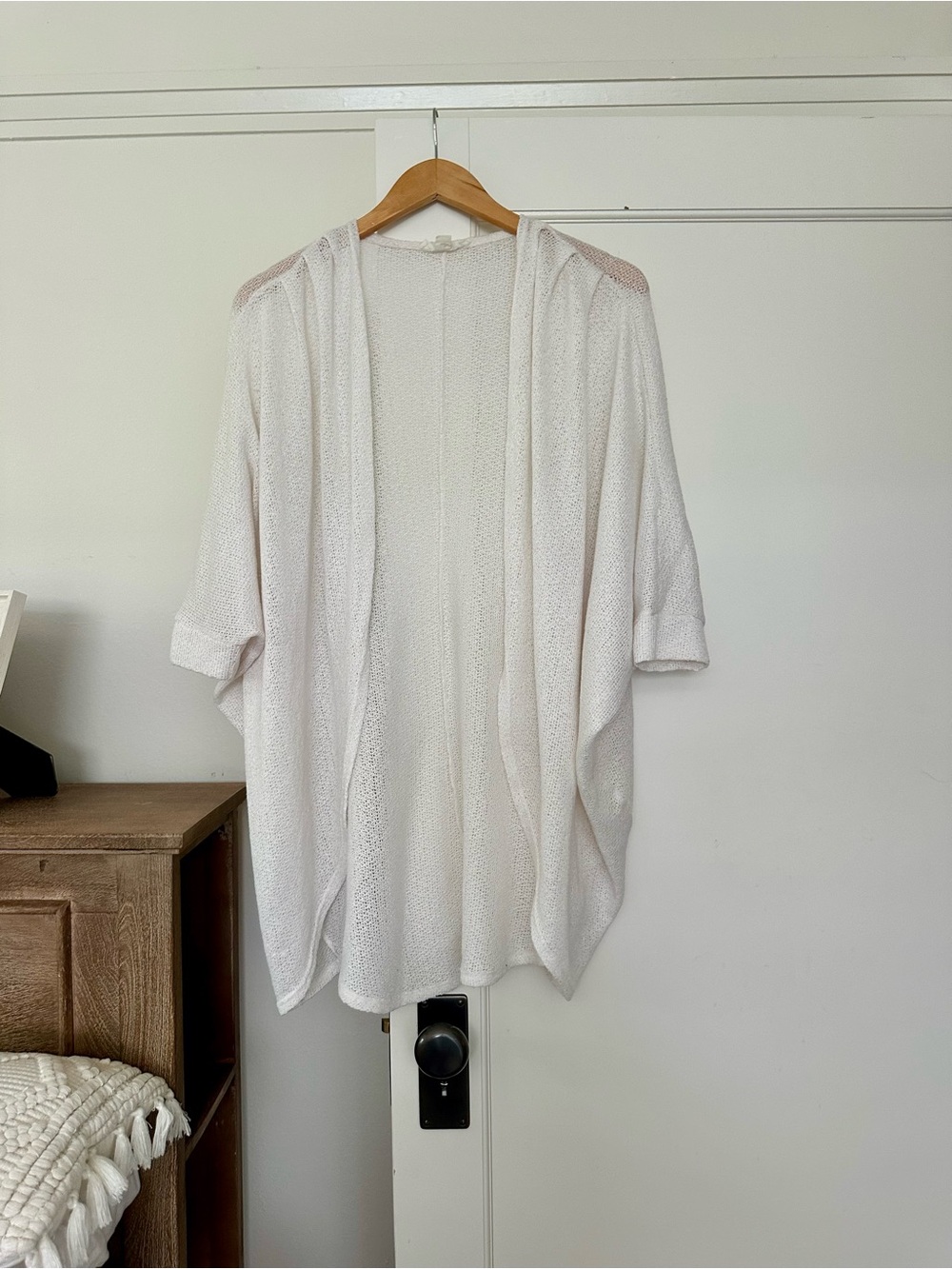 painted threads White Open-Front Lightweight Kimono Cardigan